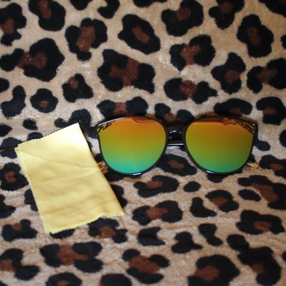 *HP* 10/21/21 NIB TRENDY iWEAR GALORE HAILEY SUNGLASSES IN RAINB - Picture 3 of 6